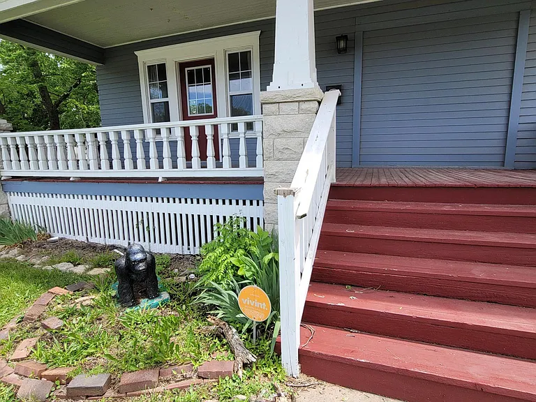 901 S Broadway St — Photo 3