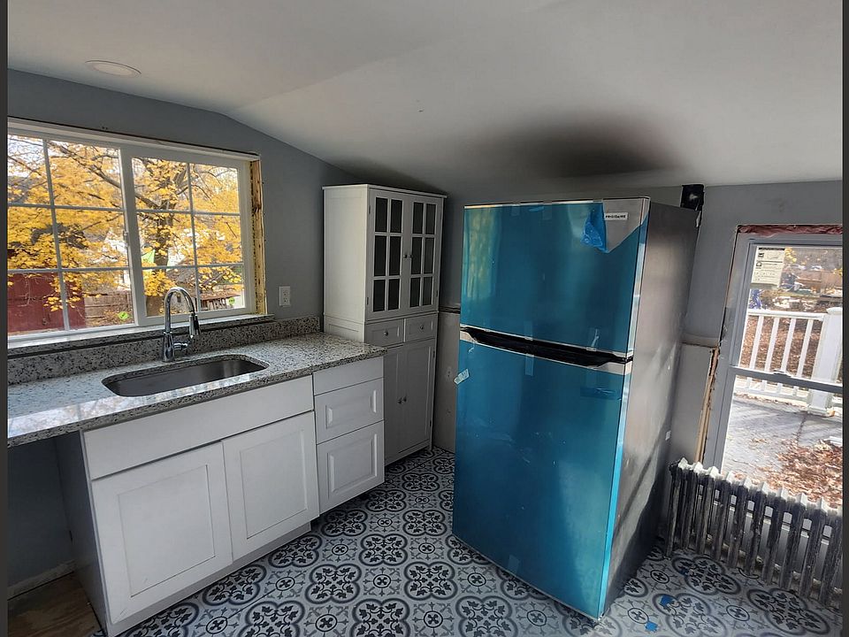 1st image of 266 Naubuc Ave #2