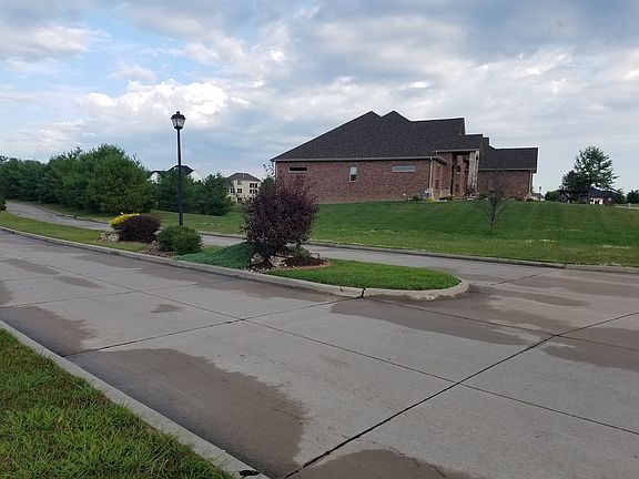 3rd image of 8429 Stone Ledge Dr