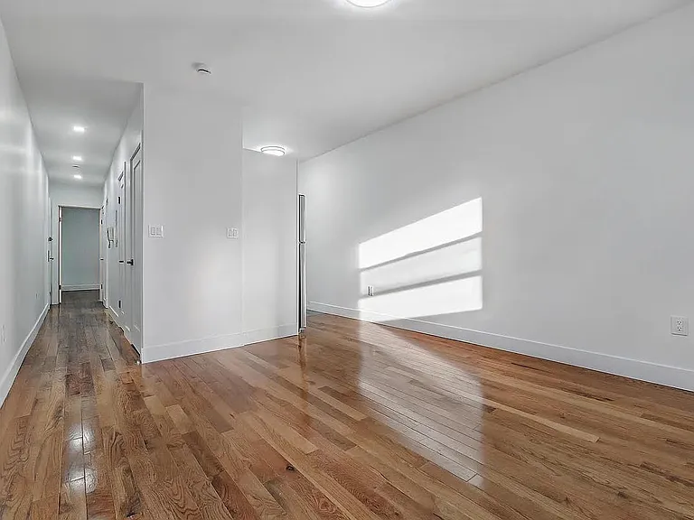 343 E 51st St #3D — Photo 1