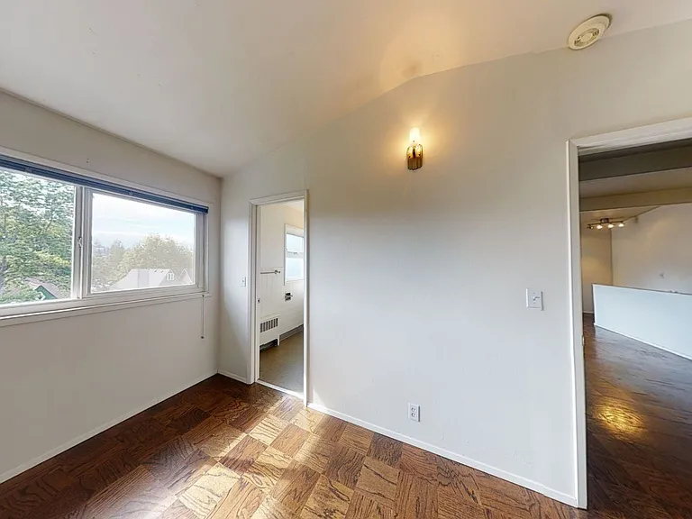 3232 E Madison St — Photo 7