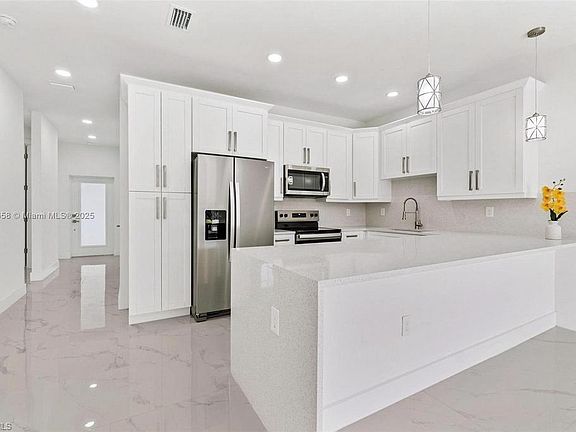 4th image of 2516 Park Rd