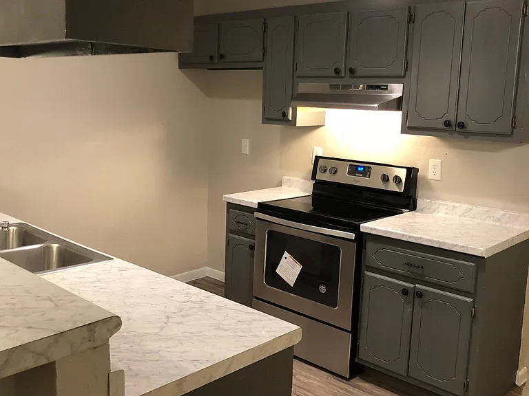 212 Versailles St — Photo 20