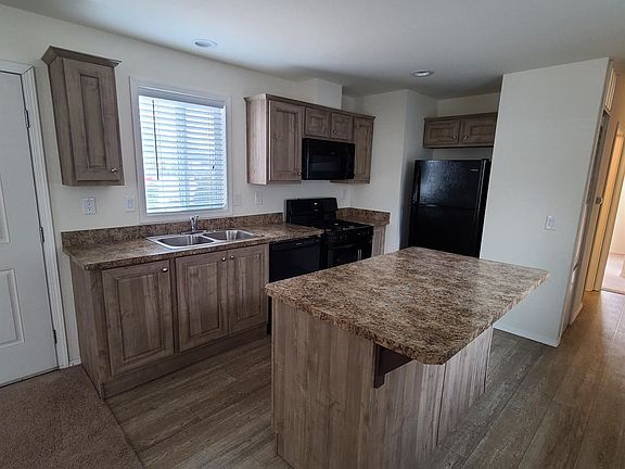 3rd image of 621 E Lockeford St Spc 39