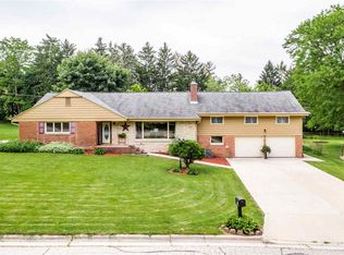 121 Roselawn Blvd, Green Bay, WI 54301