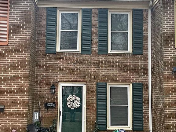 4th image of 3235 Clover Hill Dr