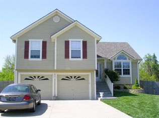 1504 SE Ridgeport Cir, Lees Summit, MO 64081