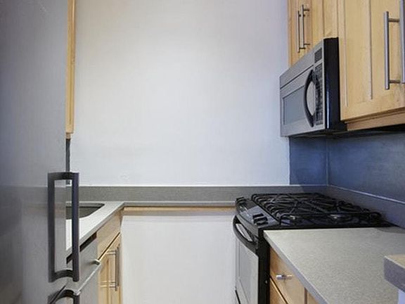 3rd image of 342 E 53rd St APT 1A