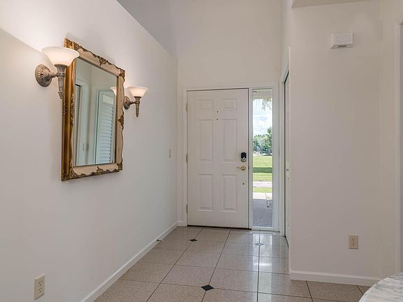 3rd image of 1429 Parkside Ln