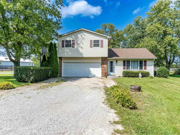 601 North St, Chenoa, IL 61726