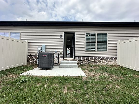 2nd image of 842 Ridgewood Dr Unit 4