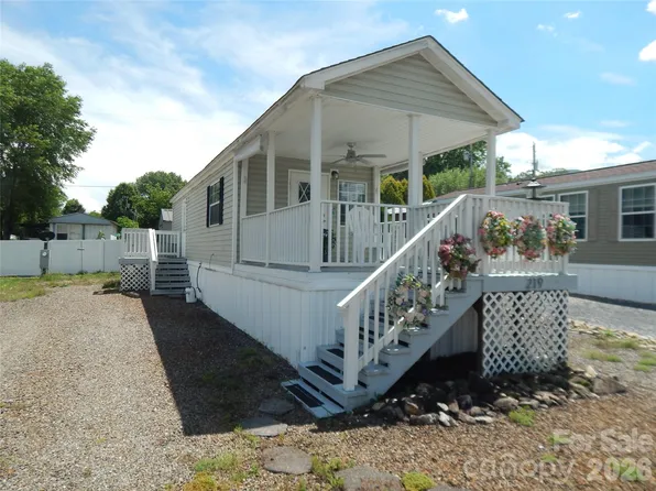 219 Pike Point, Waynesville, NC 28785