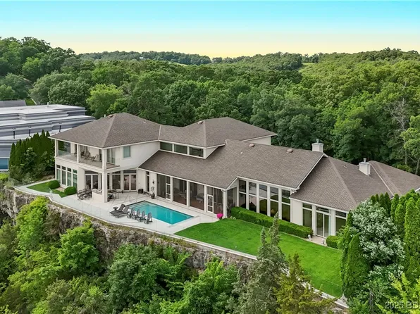 242 Cedar Crest Dr, Lake Ozark, MO 65049