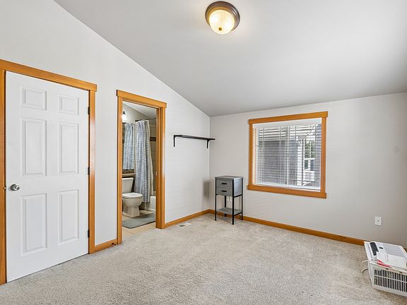 4th image of 6331B 42nd Ave SW