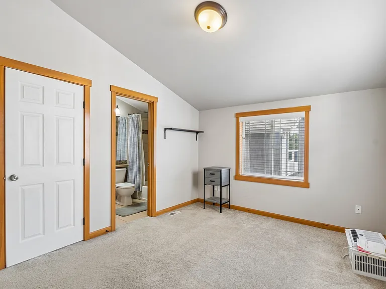 6331B 42nd Ave SW — Photo 4