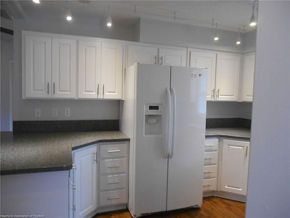 5th image of 2230 N Holly Ave