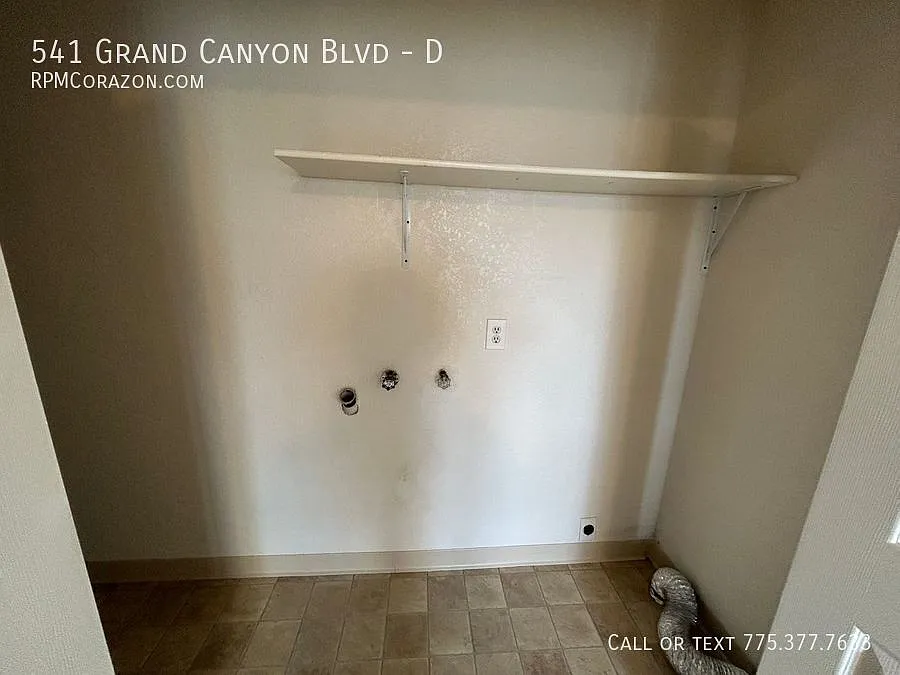 2 Bed, 1 Bath Apartment near Midtown! — Photo 4