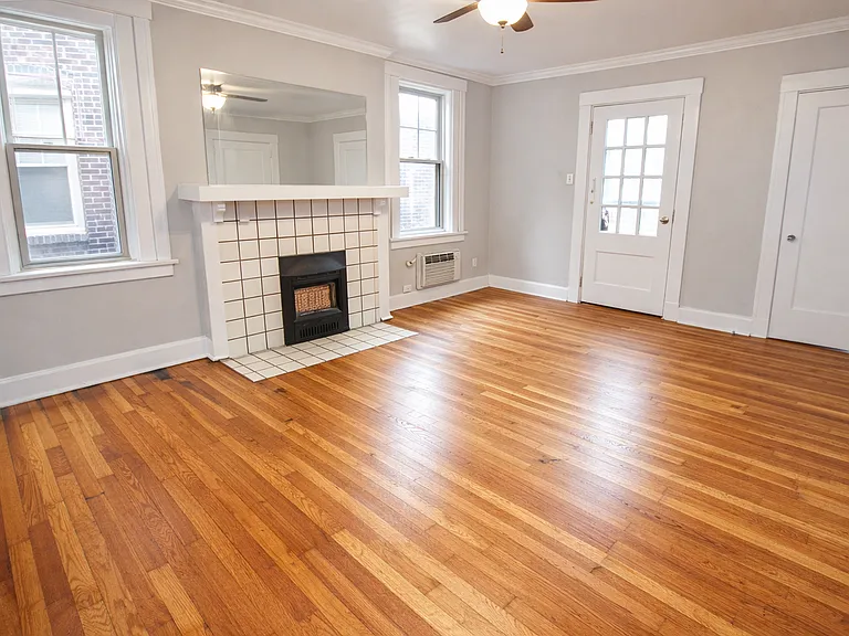 5619 Hobart St — Photo 2