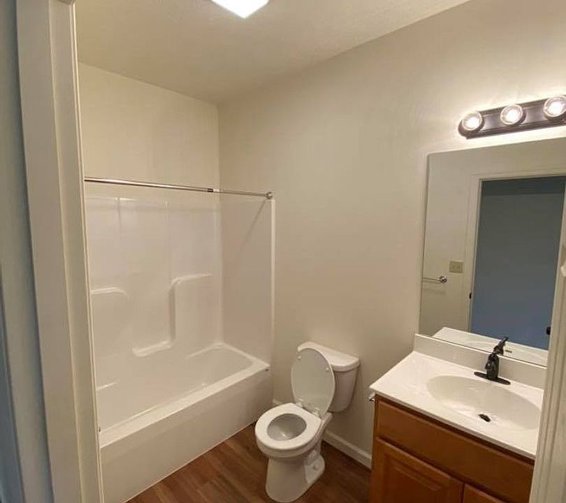 1st image of 215 Kenlee Dr APT 212