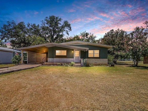 510 S Columbus St, Fredericksburg, TX 78624