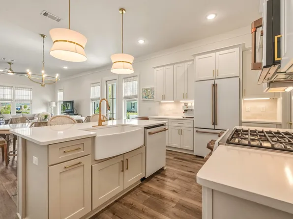 401 Sweetgrass Ln, Niceville, FL 32578