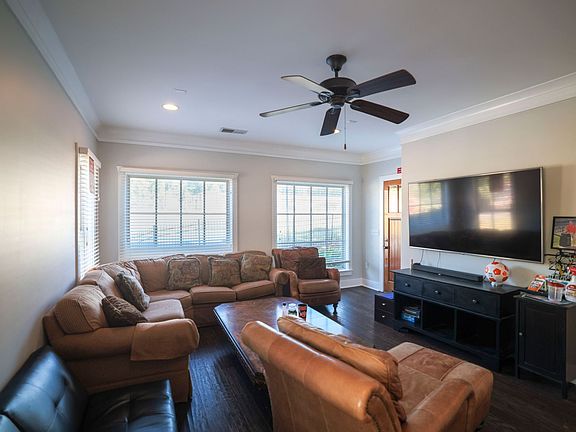 3rd image of 101 West Ln #4B-4Ba-1672Sqft