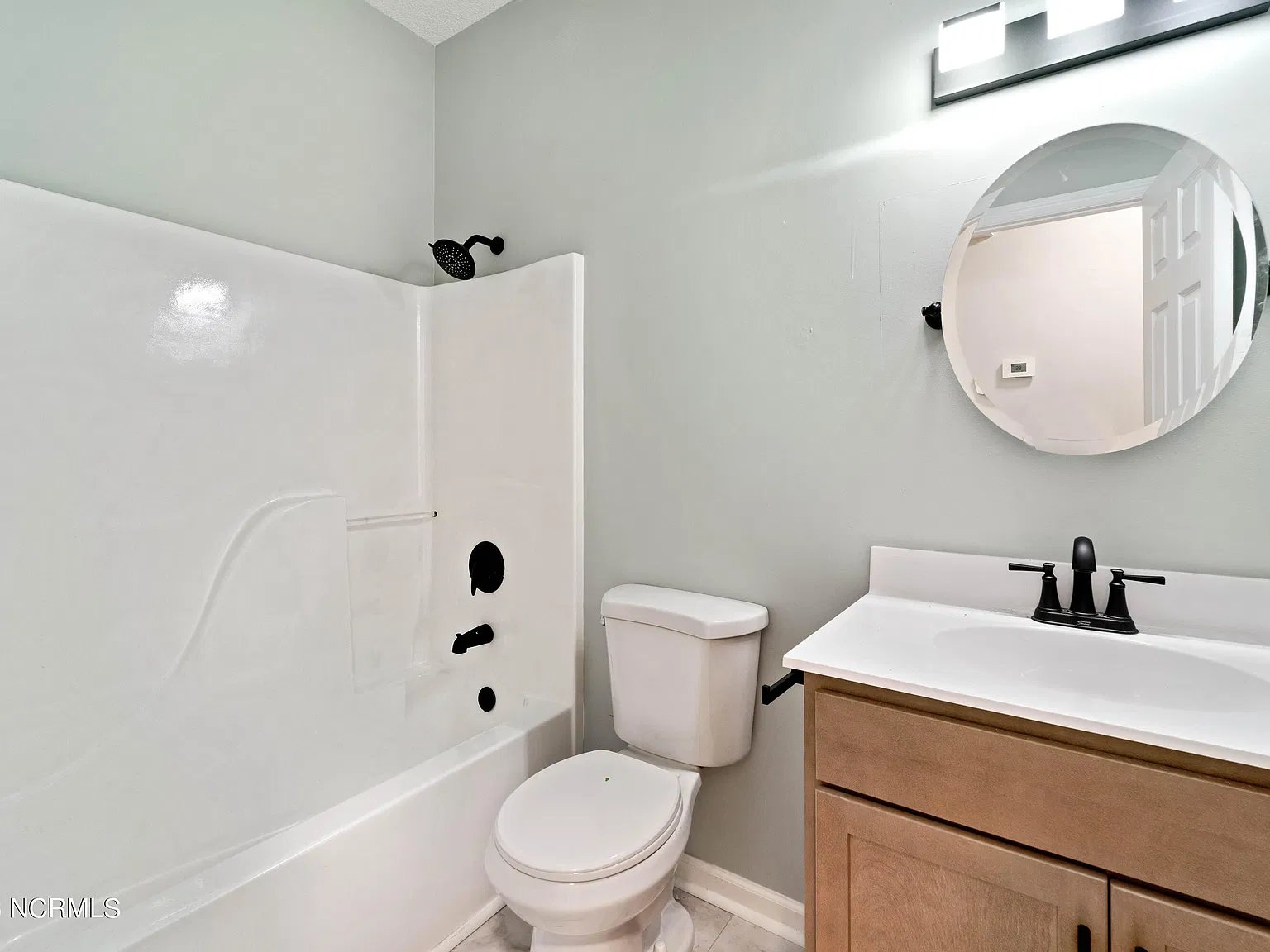 3 bed, 2.0 bath, 1749 sqft, $1,795 — Photo 3