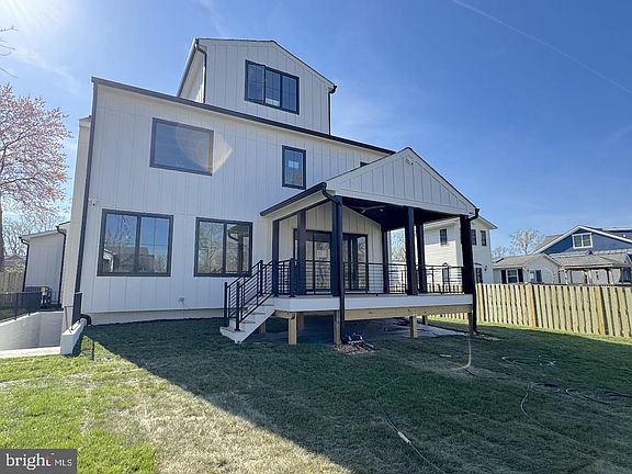 2nd image of 324 Tapawingo Rd SE
