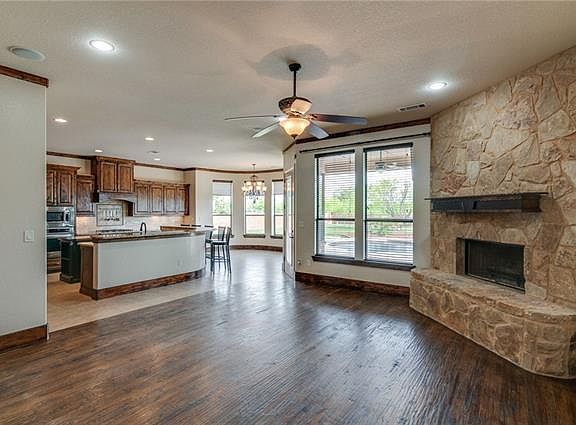 5th image of 1408 Bluff Springs Dr E