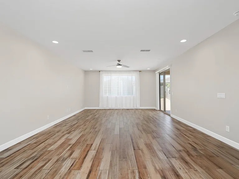 5140 N 181st Dr — Photo 16