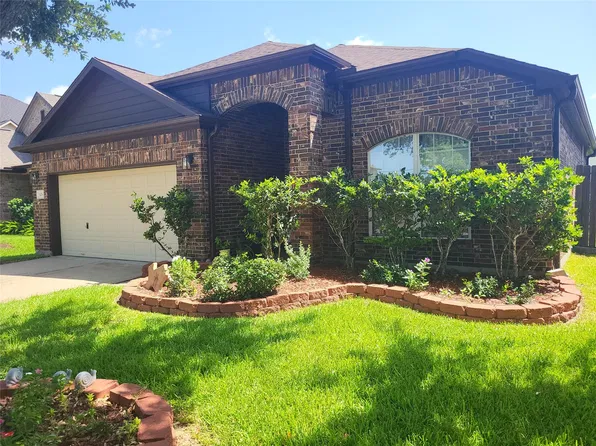 3214 Lone Trail Dr N, Texas City, TX 77591