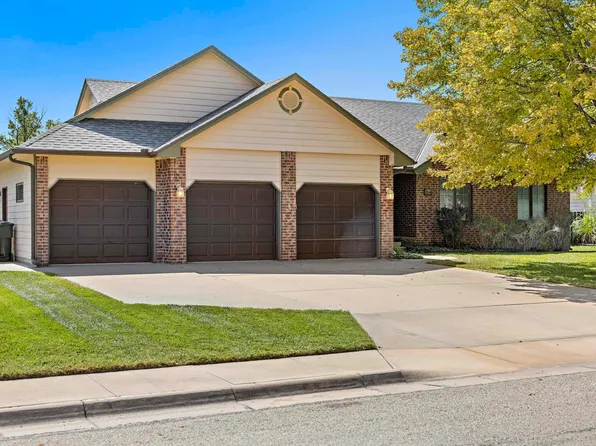 1011 Barberry Dr, Hutchinson, KS 67502