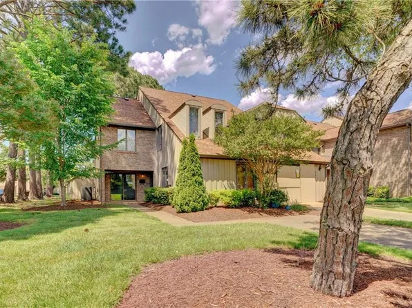 4298 Hatton Point Ln, Portsmouth, VA 23703