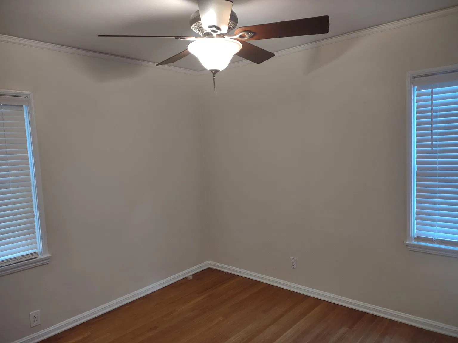 2 bed, 950 sqft, $3,100 — Photo 2