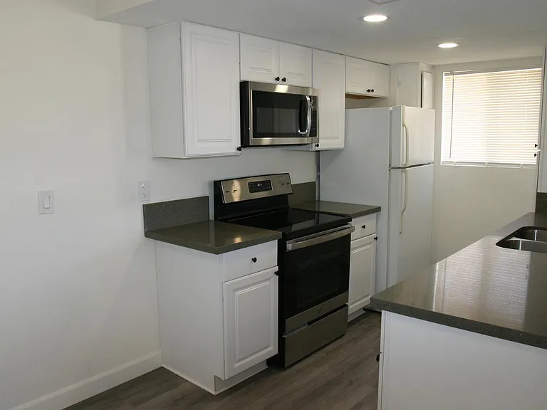 860 E Brown Rd #7 — Photo 2