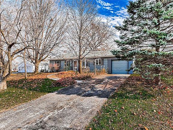 3rd image of 27 Yosemite Cir