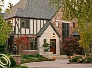 735 Indian Lake Rd, Oxford, MI 48371