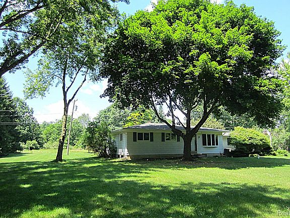 2nd image of 3944 Dartmouth Rd