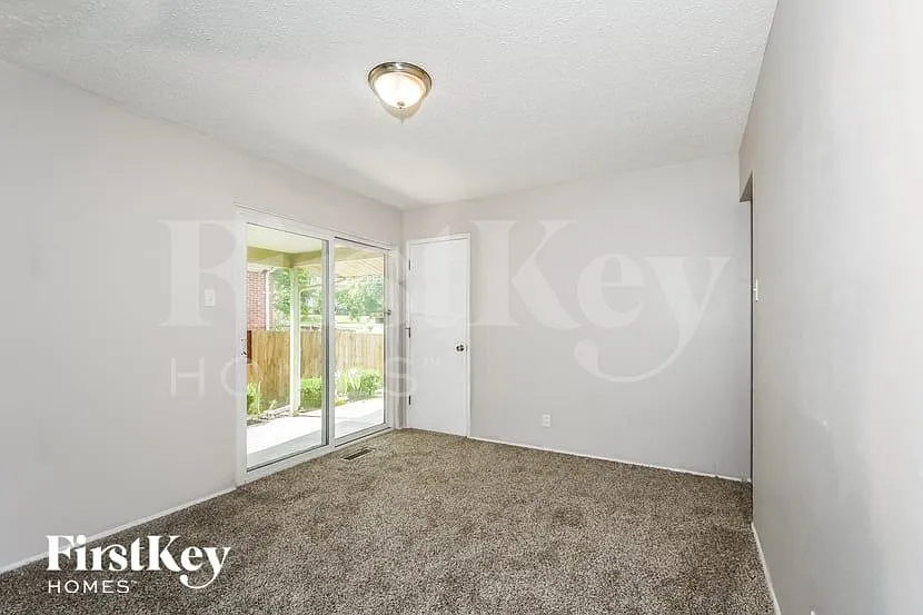 3 bed, 1.5 bath, 1176 sqft, $1,955 — Photo 4