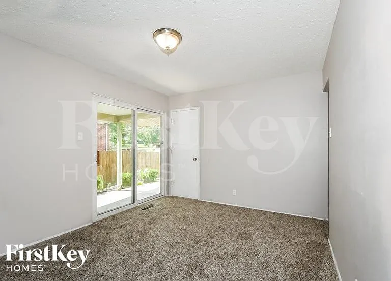 1335 Pepperhill Dr — Photo 4