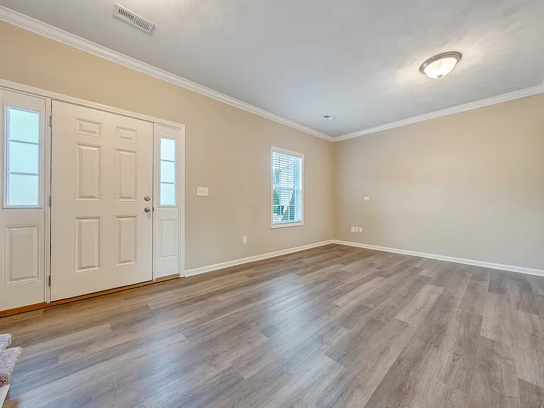 2329 Jenny Ln — Photo 4