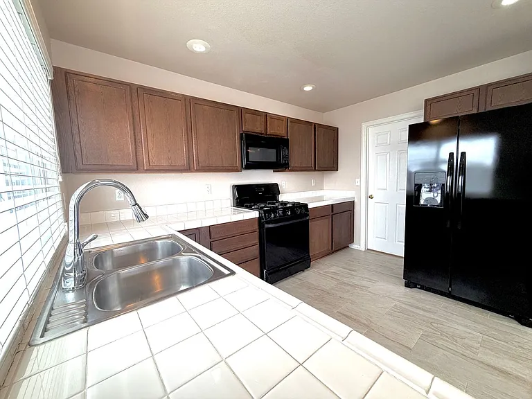 8346 Fame Ave — Photo 10