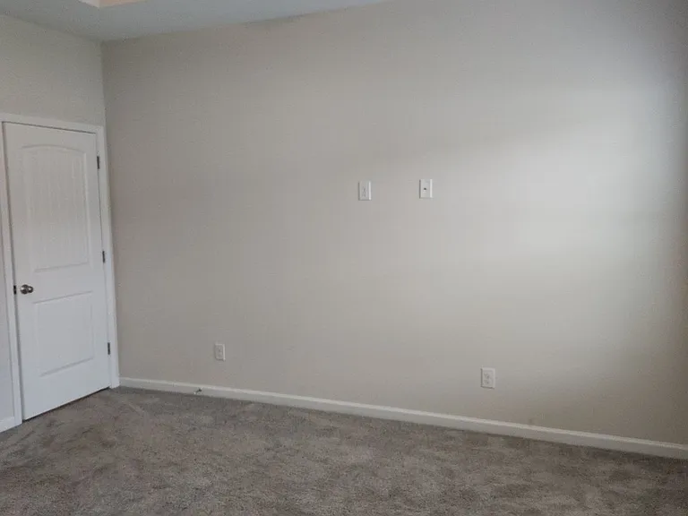 497 Hillsborough Dr — Photo 21