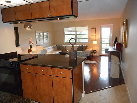 5th image of 801 NE 18th Ct APT 405