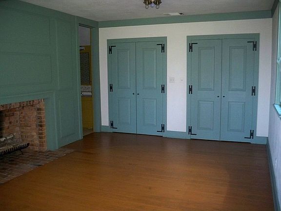 2nd image of 2923 Rockwood Dr