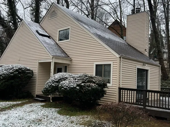 1316 Pin Oak Ct, Charlottesville, VA 22901