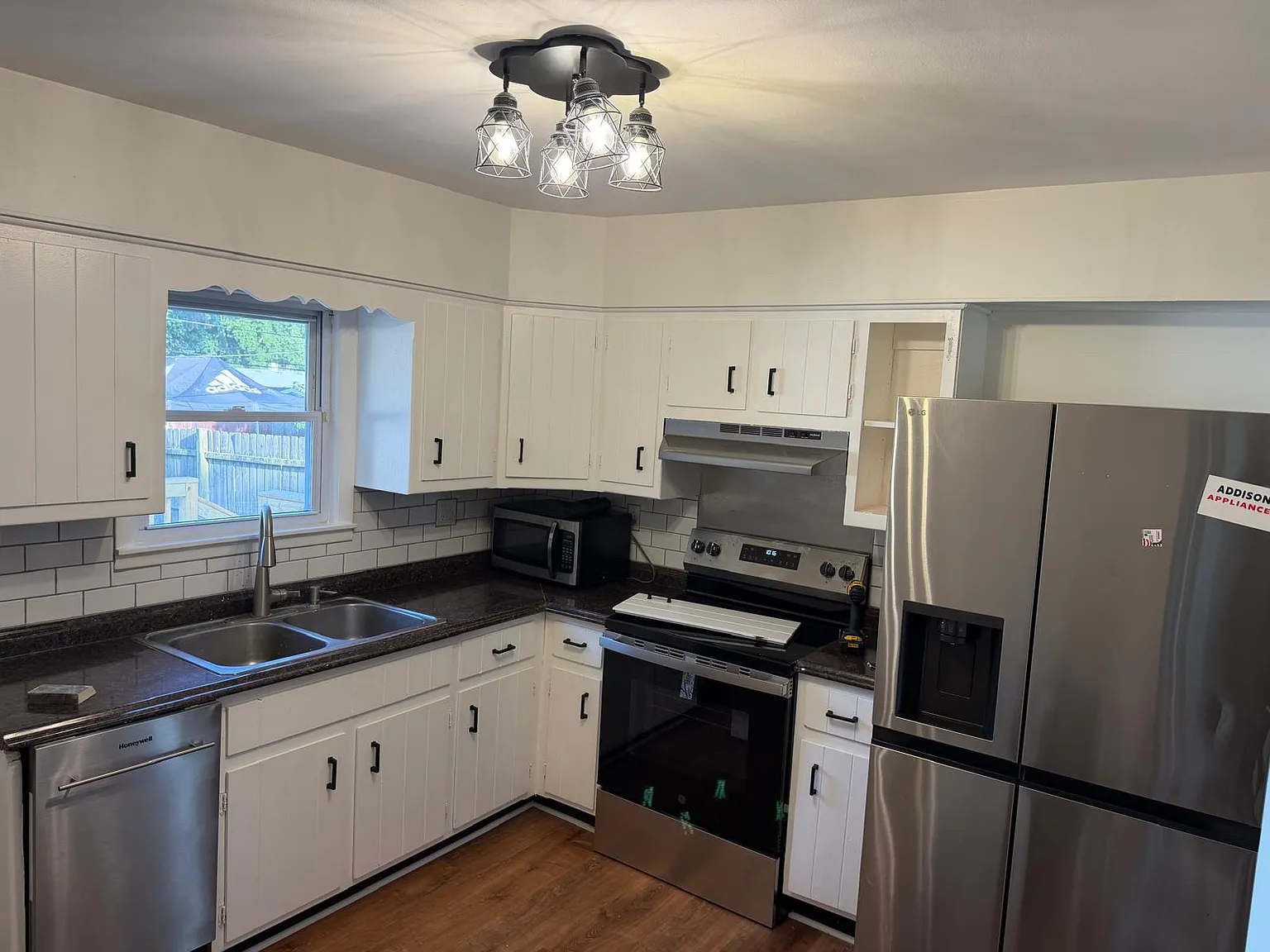 4 bed, 1500 sqft, $2,995 — Photo 3