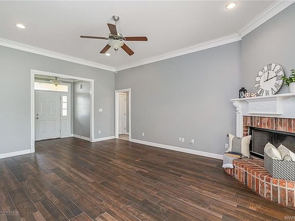 3rd image of 4218 Parkridge Dr
