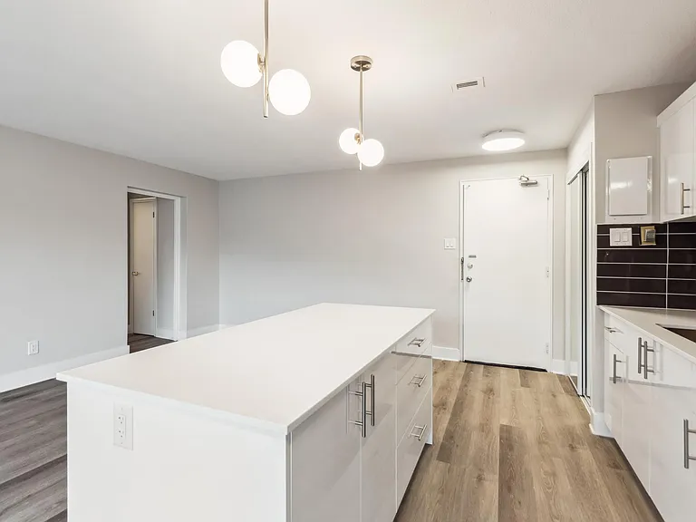 325 Besserer St — Photo 44