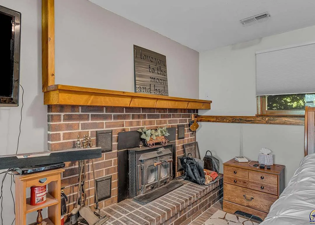3 bed, 2132 sqft, $2,150 — Photo 4